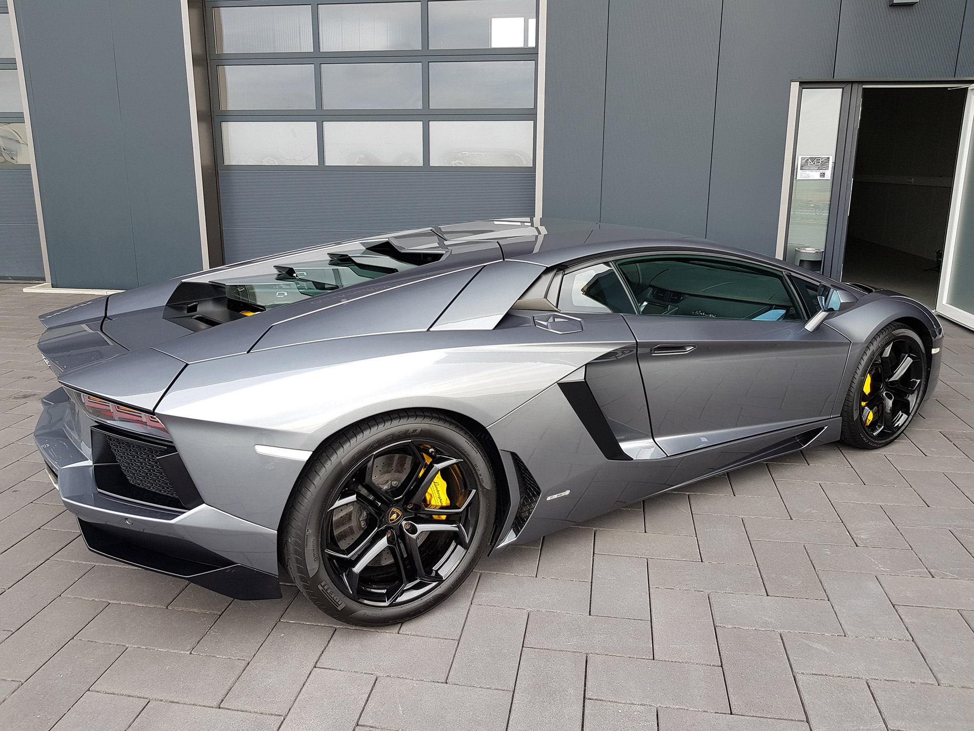 Lamborghini Aventador 9