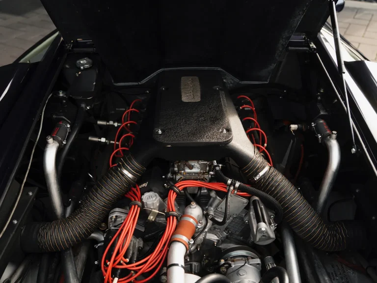 Lamborghini Countach, Motorraum